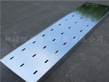 大跨距托盘式电缆桥架