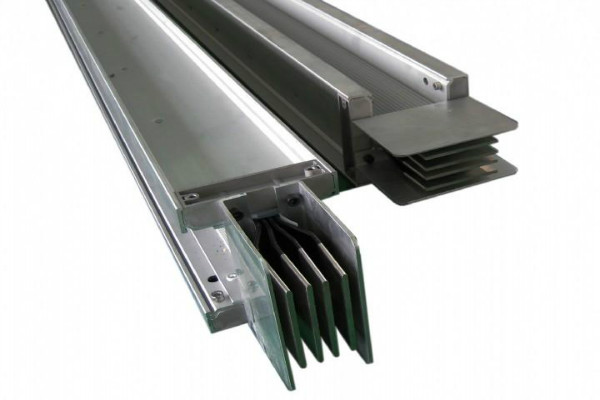 新疆密集型母线